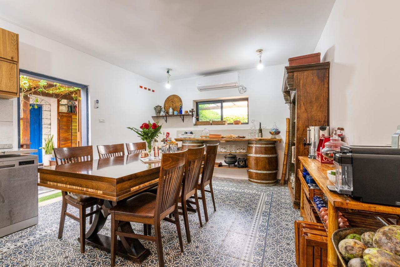 ハデラ Ahuzat Shaul Seaside Bed & Breakfast エクステリア 写真