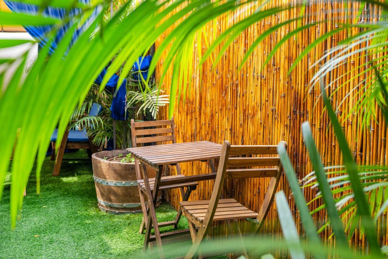 ハデラ Ahuzat Shaul Seaside Bed & Breakfast エクステリア 写真
