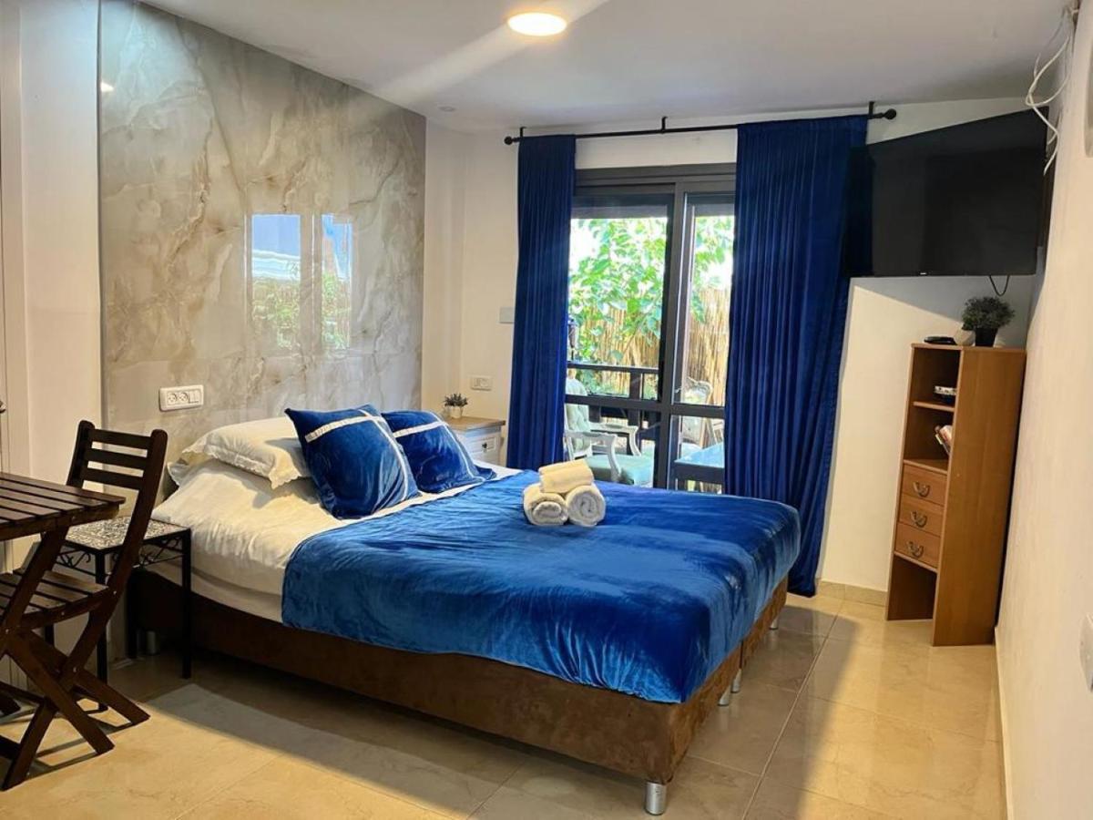 ハデラ Ahuzat Shaul Seaside Bed & Breakfast エクステリア 写真
