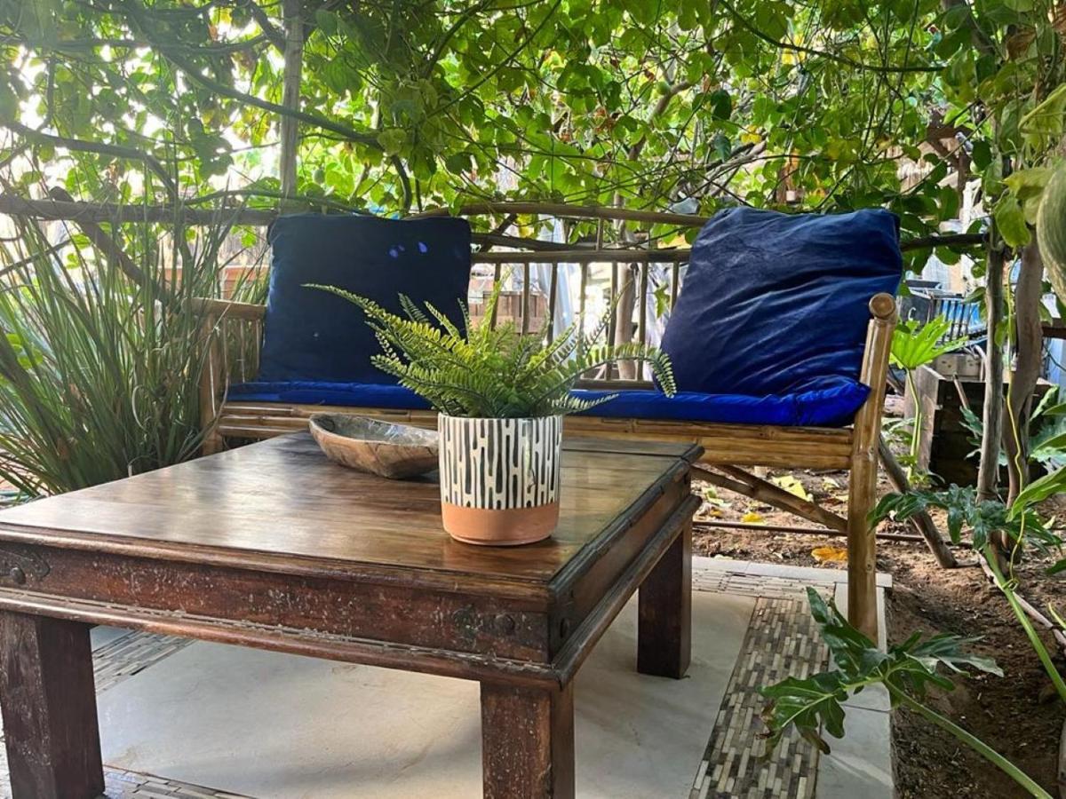 ハデラ Ahuzat Shaul Seaside Bed & Breakfast エクステリア 写真