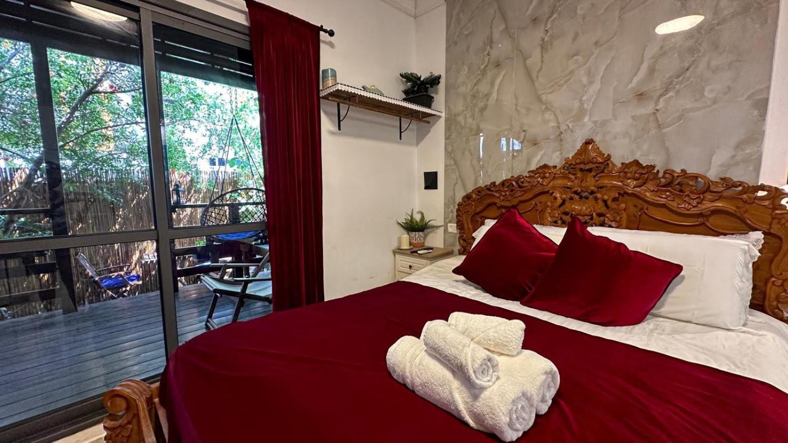 ハデラ Ahuzat Shaul Seaside Bed & Breakfast エクステリア 写真