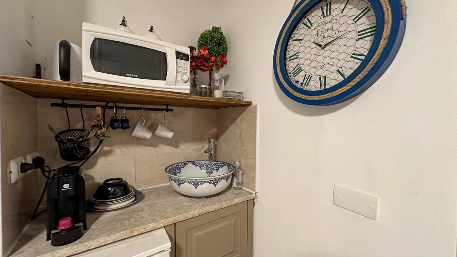 ハデラ Ahuzat Shaul Seaside Bed & Breakfast エクステリア 写真