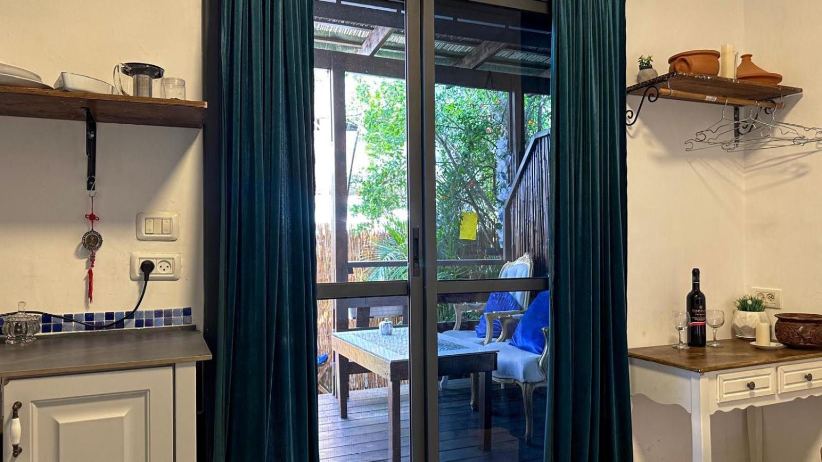 ハデラ Ahuzat Shaul Seaside Bed & Breakfast エクステリア 写真